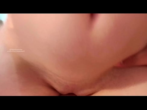 ❤️ Spím v pokoji své sestry a tak jsem se probudila ❤️ Domácí porno u nás ☑