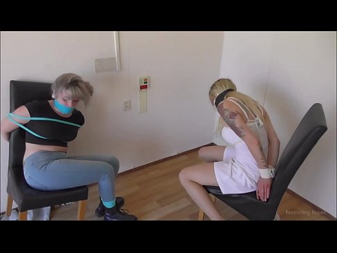 ❤️ Závislá / svázaná a s roubíkem / dáma v nesnázích ❤️ Domácí porno u nás ☑